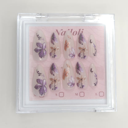 Stiletto floral set inside the closed clear Nailoli case