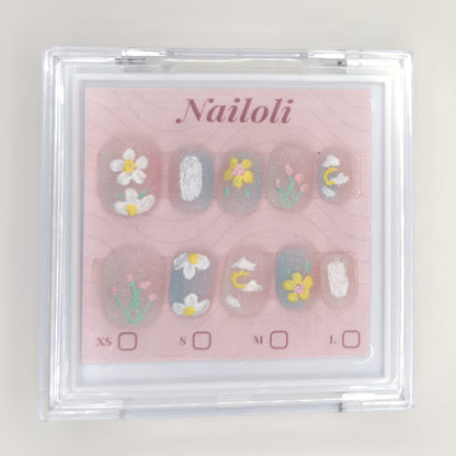 Daisy and tulip set inside the closed clear Nailoli case
