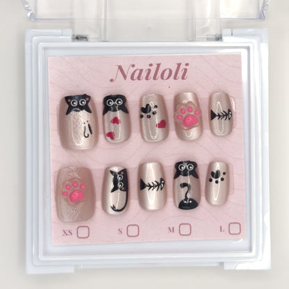 Kawaii cat set on its backing card inside the open clear Nailoli case
